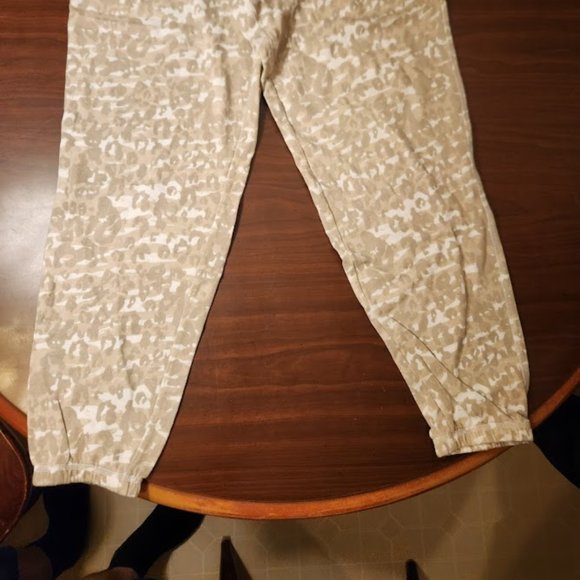 Camo joggers. - Picture 2 of 3